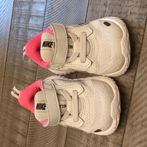 Nike Revolution toddler sneaker